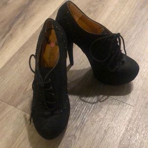 Black Closed toe baby doll heels size 6